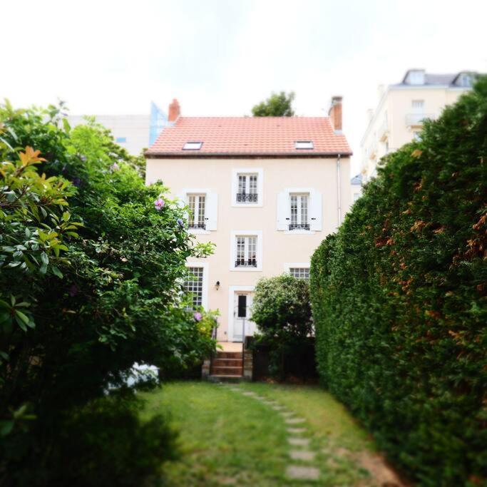 Maison Faure - Centre - Jardin - Garage Apartment *